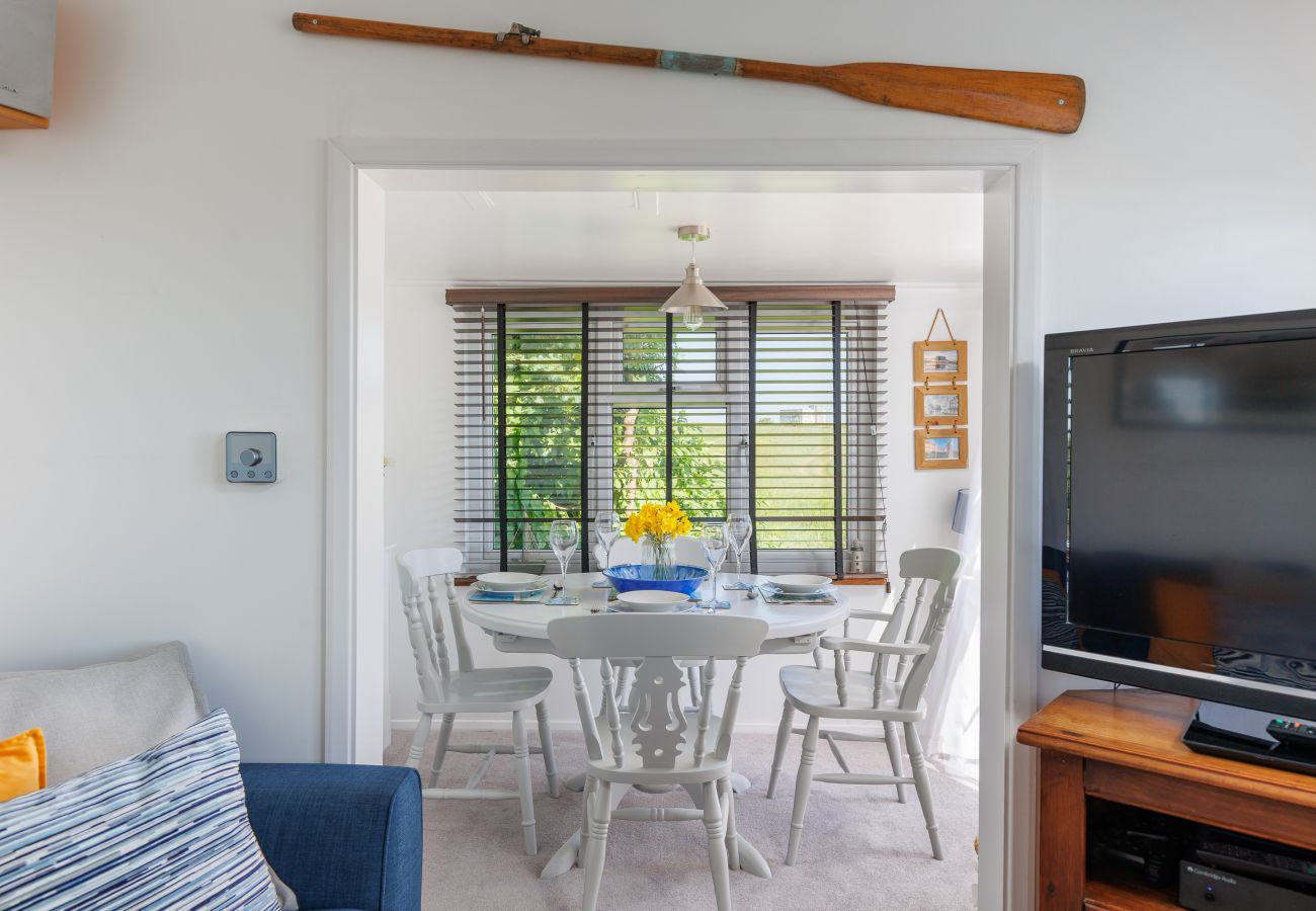 Bungalow in Bembridge - Red Cedars with Private Hot Tub 