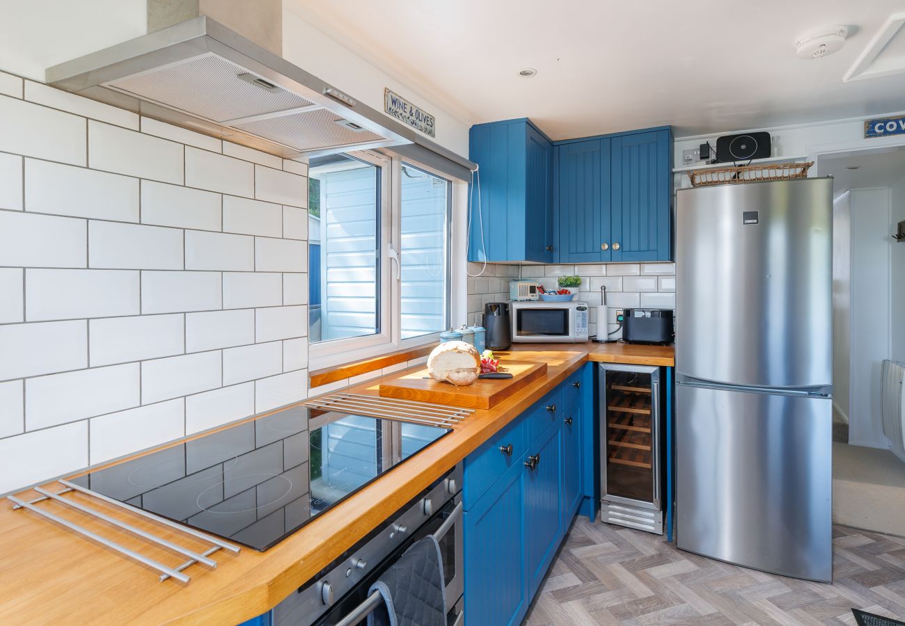 Bungalow in Bembridge - Red Cedars with Private Hot Tub 