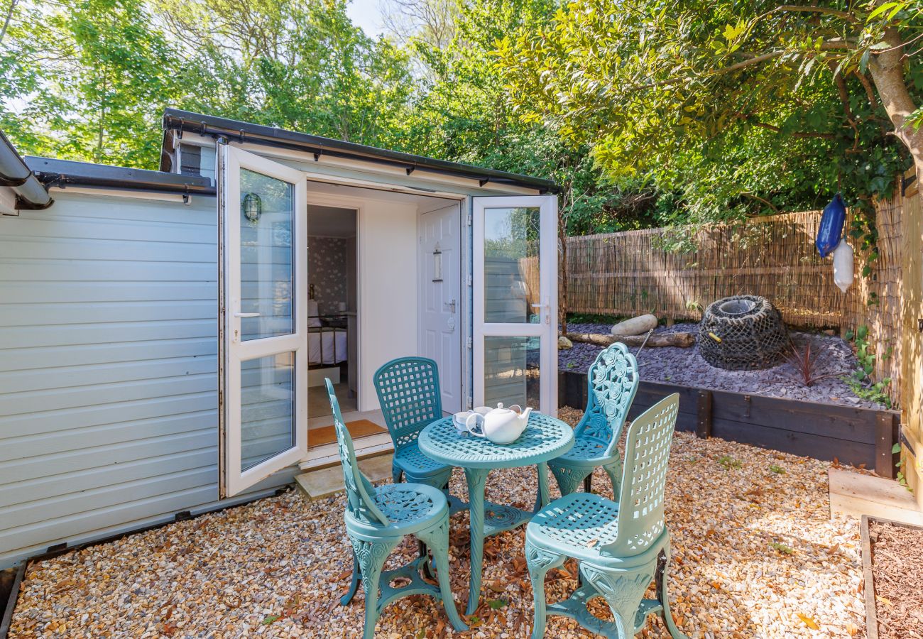 Bungalow in Bembridge - Red Cedars with Private Hot Tub 