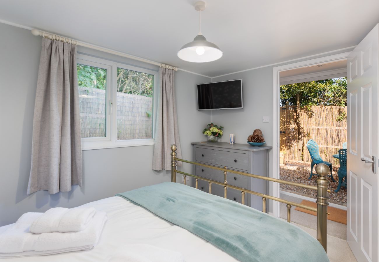 Bungalow in Bembridge - Red Cedars with Private Hot Tub 