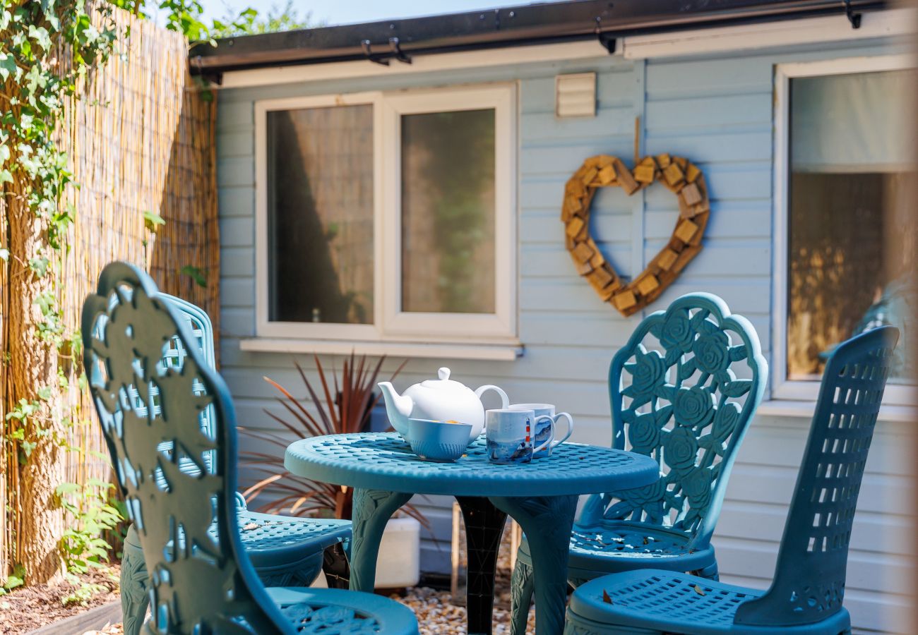 Bungalow in Bembridge - Red Cedars with Private Hot Tub 