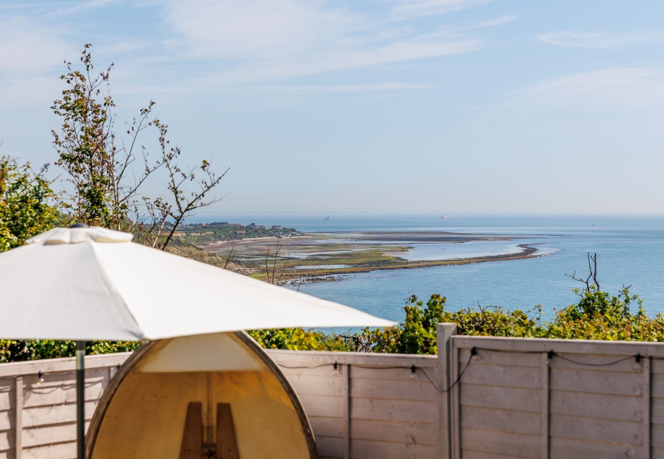 Bungalow in Bembridge - Red Cedars with Private Hot Tub 