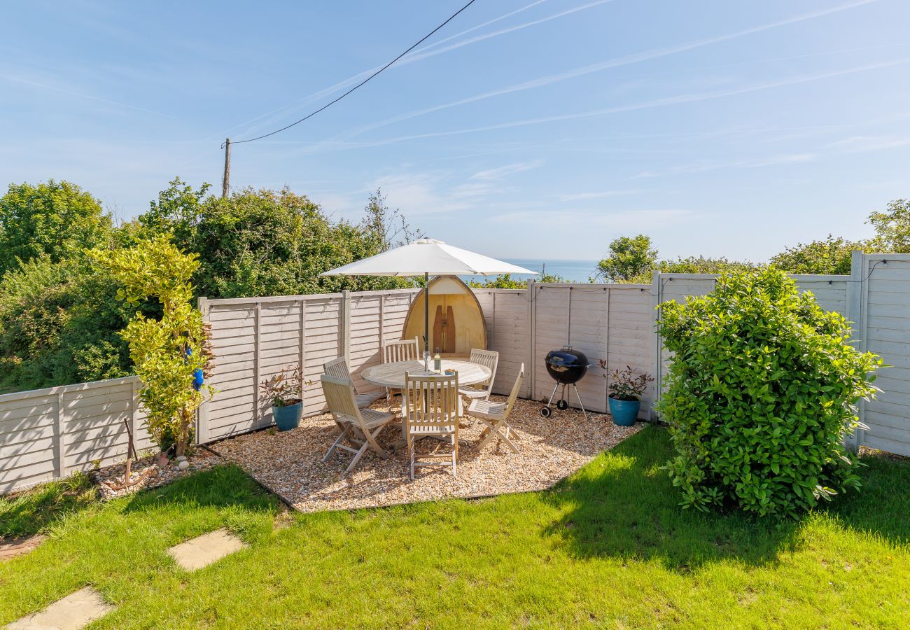Bungalow in Bembridge - Red Cedars with Private Hot Tub 