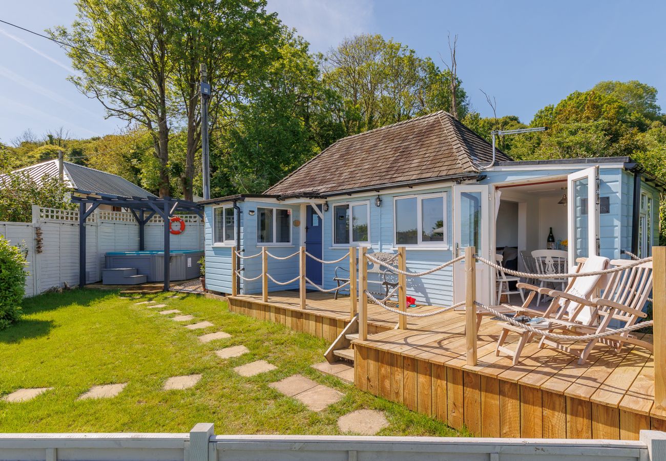 Bungalow in Bembridge - Red Cedars with Private Hot Tub 