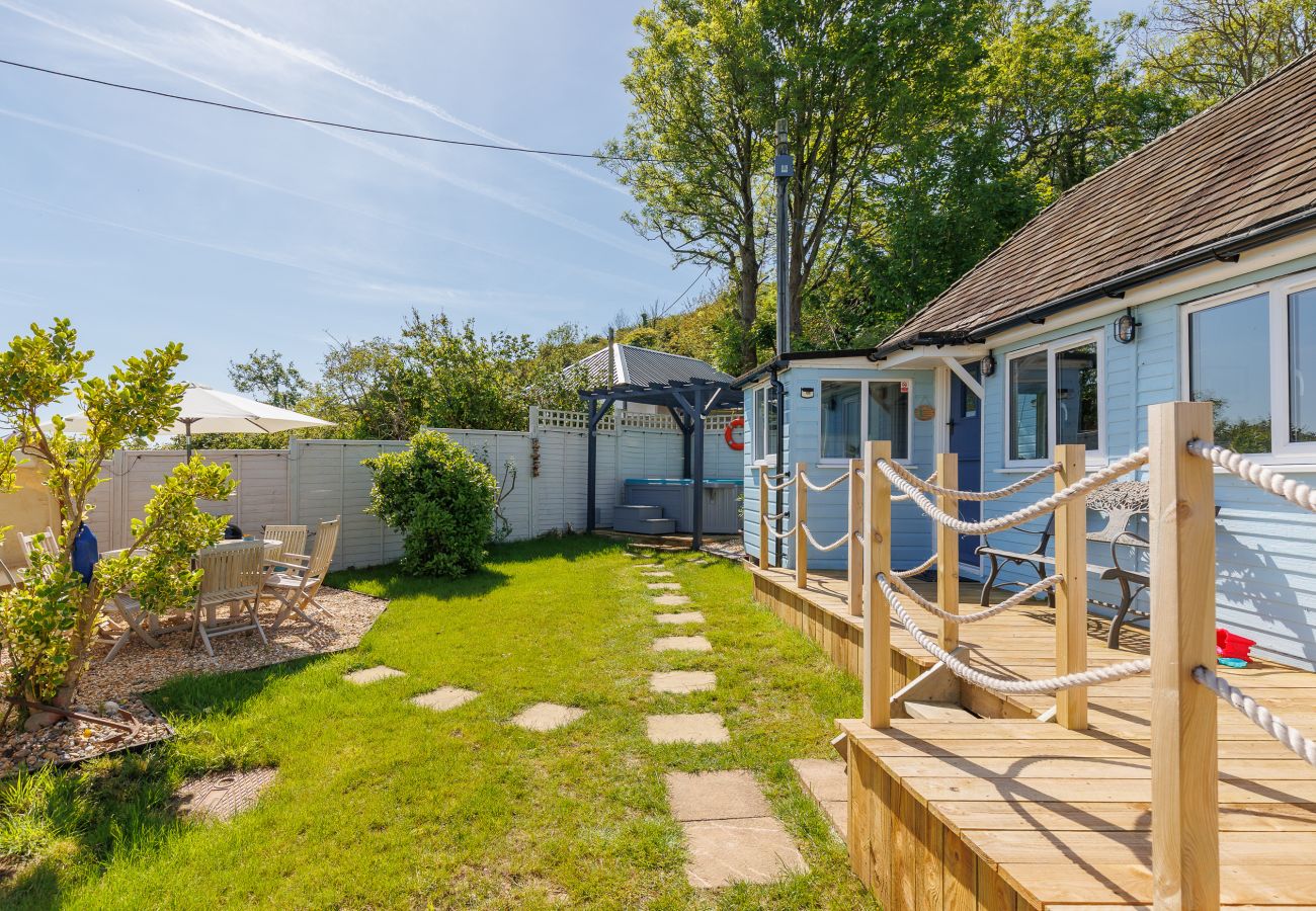 Bungalow in Bembridge - Red Cedars with Private Hot Tub 