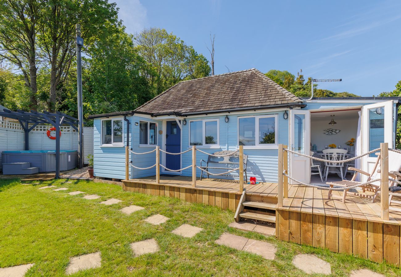 Bungalow in Bembridge - Red Cedars with Private Hot Tub 