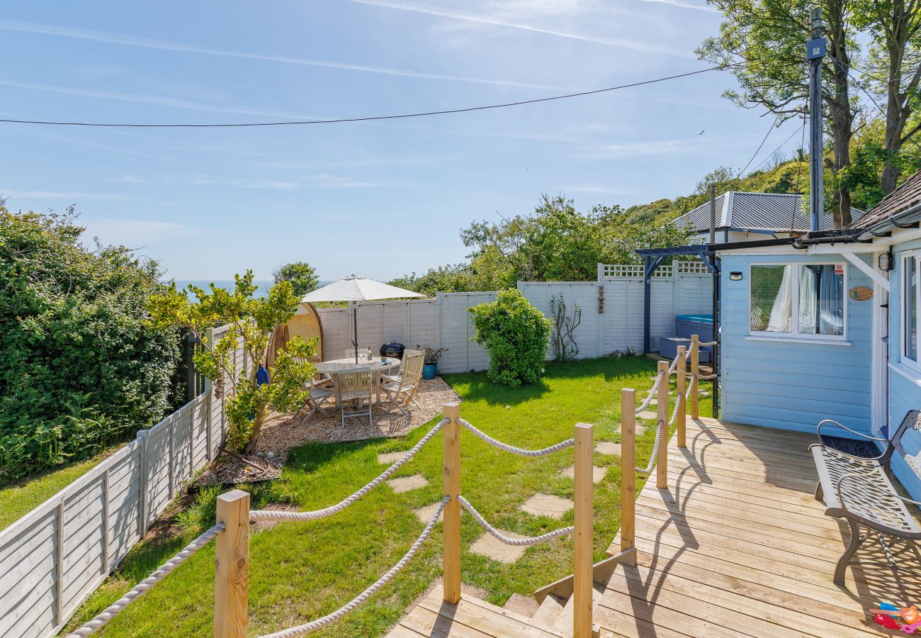 Bungalow in Bembridge - Red Cedars with Private Hot Tub 