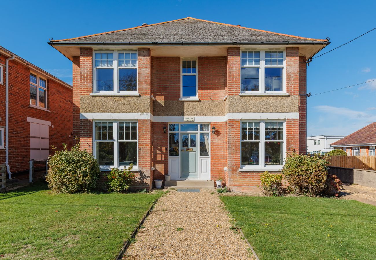 House in Totland Bay - Sandy Lane 